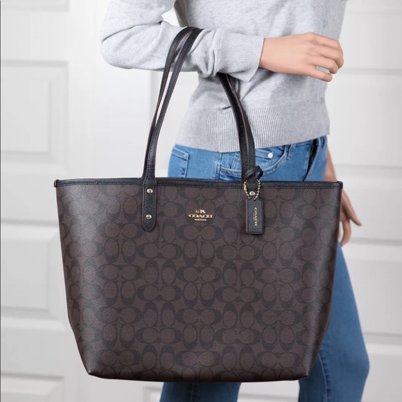 🌷Coach Reversible City Tote In Signature NWT. - Picture 8 of 8